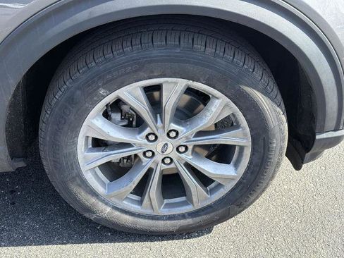 Certified 2022 Ford Explorer XLT w/ Equipment Group 202A image 4