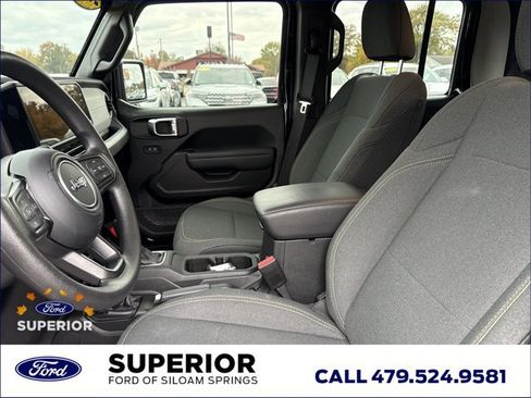 Used 2025 Jeep Gladiator Sport image 6