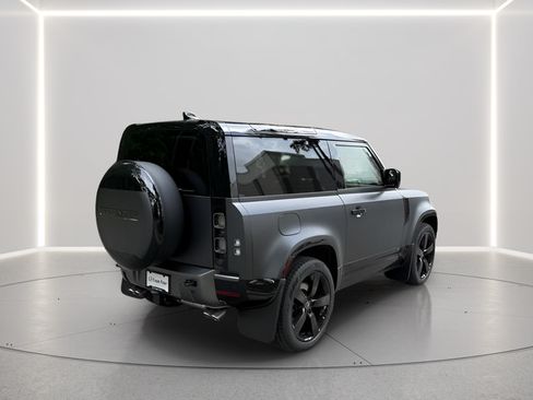 Certified 2025 Land Rover Defender 90 V8 AWD/4WD image 5