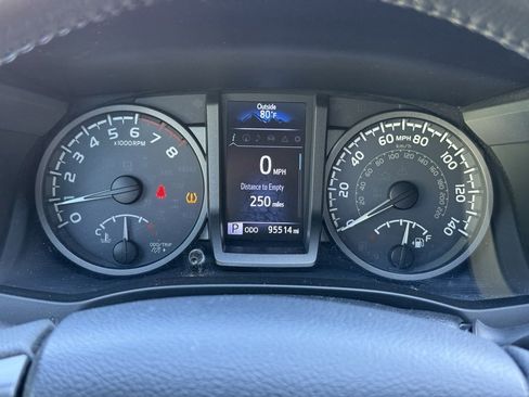 Used 2017 Toyota Tacoma TRD Off-Road image 16