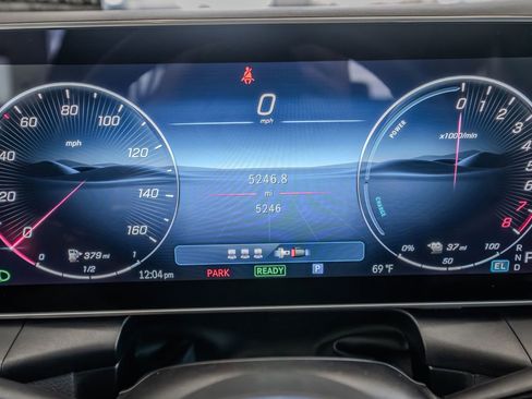 Used 2025 Mercedes-Benz GLC 350e 4MATIC image 10