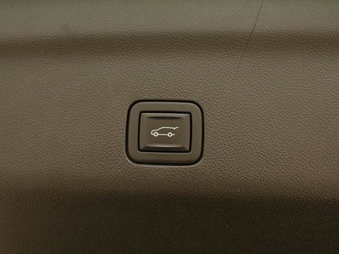 Used 2022 Chevrolet Tahoe Z71 w/ Luxury Package image 39