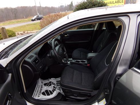 Used 2010 Ford Fusion SE image 6