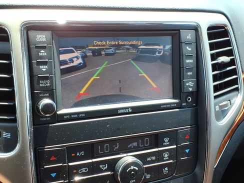 Used 2013 Jeep Grand Cherokee Overland w/ Advance Technology Group AWD/4WD image 21
