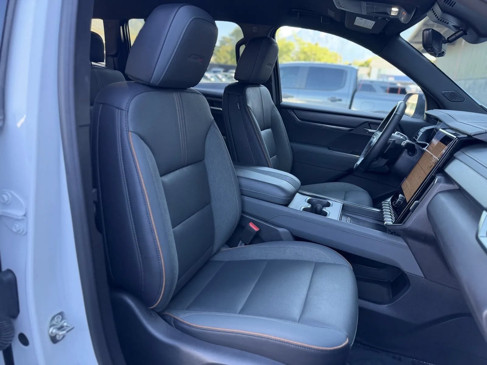 Used 2026 GMC Acadia AT4 w/ LPO, Floor Liner Package AWD/4WD image 21