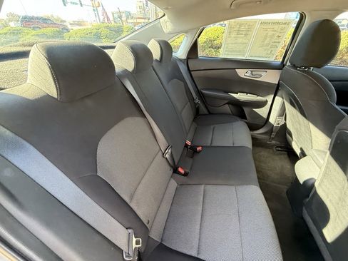 Used 2023 Kia Forte LXS image 33