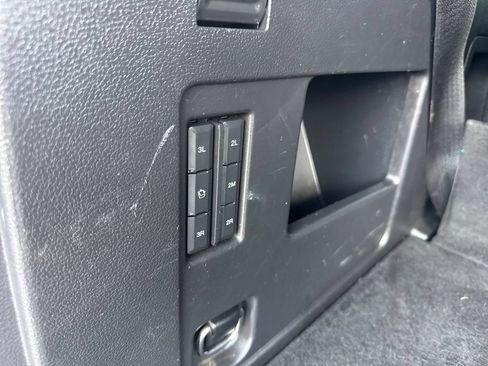 Used 2019 Ford Expedition XLT w/ Equipment Group 202A AWD/4WD image 18