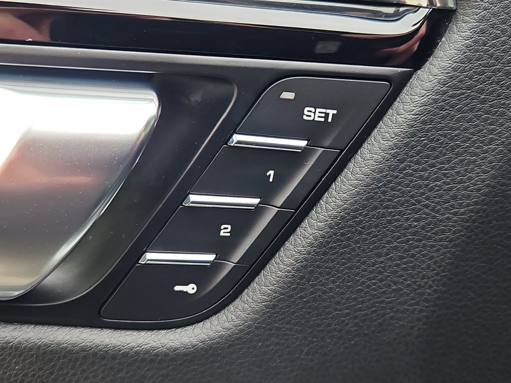 Certified 2026 Porsche Macan AWD/4WD image 21