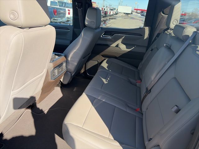 Used 2023 GMC Sierra 1500 SLT w/ SLT Premium Package AWD/4WD image 11