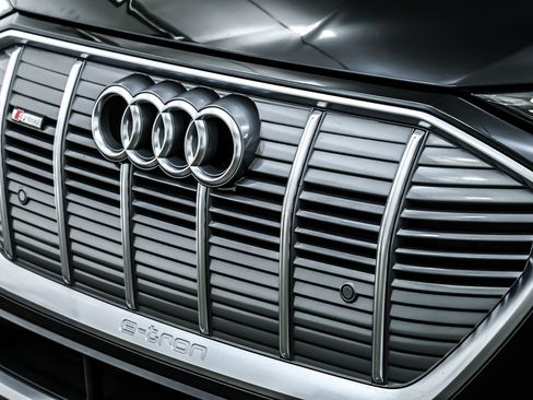 Used 2022 Audi e-tron Premium image 13
