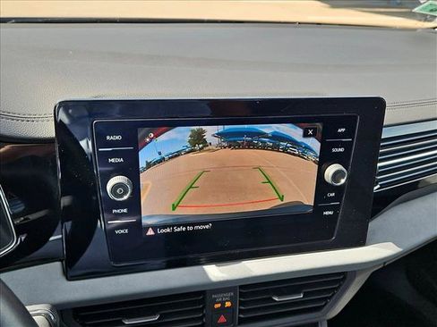 Used 2025 Volkswagen Jetta SE FWD image 12