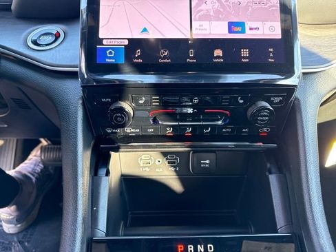 New 2025 Jeep Grand Cherokee Limited w/ Black Appearance Package image 21