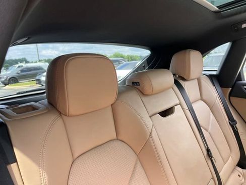 Used 2023 Porsche Macan AWD/4WD image 34