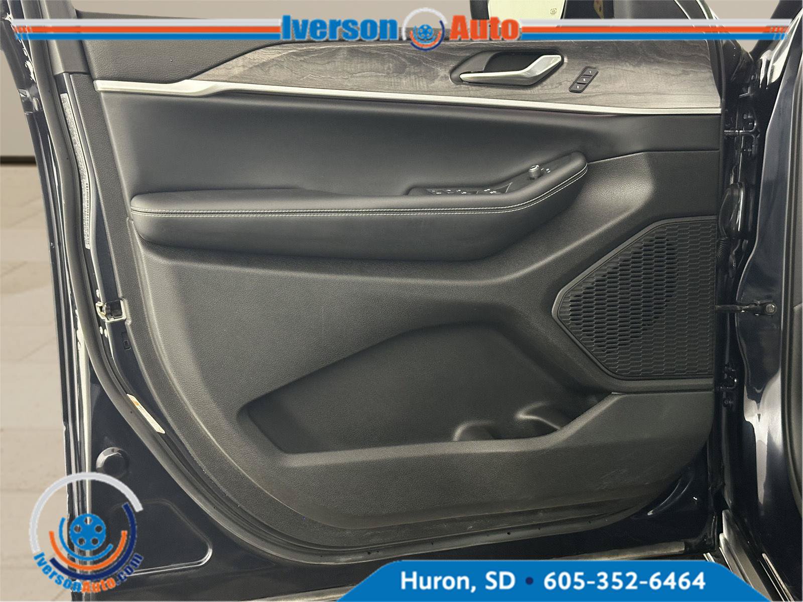 Used 2024 Jeep Grand Cherokee L Limited w/ Luxury Tech Group II AWD/4WD image 13