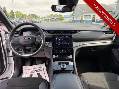 Used 2024 Jeep Grand Cherokee Altitude AWD/4WD image 16