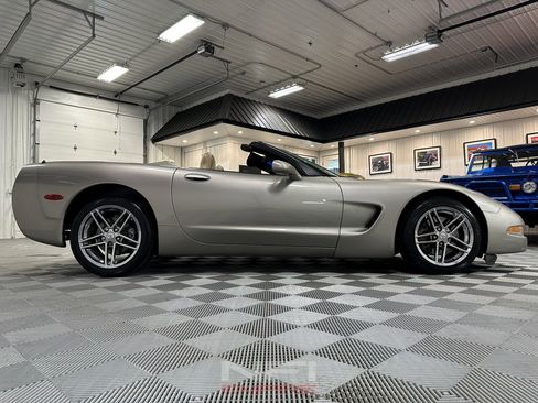 Used 2000 Chevrolet Corvette Convertible w/ Memory Pkg image 26