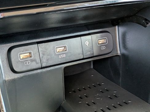 Used 2023 Kia Sorento SX image 32