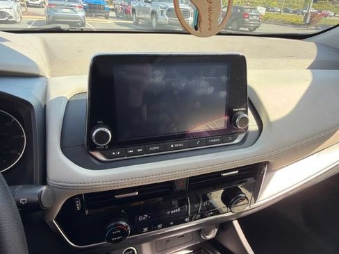 Used 2021 Nissan Rogue SV FWD image 1