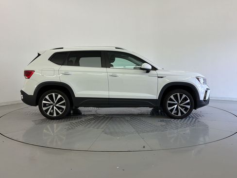 Used 2024 Volkswagen Taos SE FWD image 8