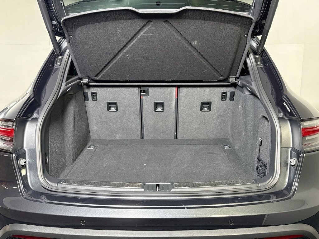 Certified 2025 Porsche Macan AWD/4WD image 28
