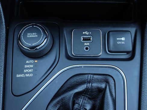 Used 2021 Jeep Cherokee Latitude Lux w/ Sun & Sound Group image 11