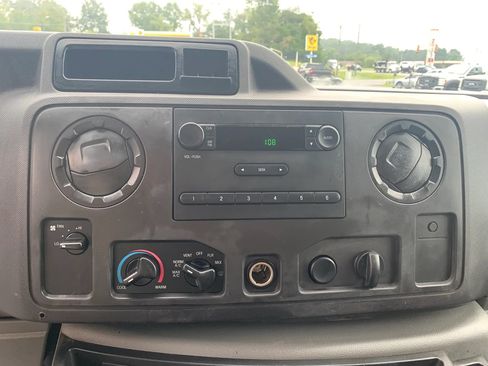 Used 2009 Ford E-350 and Econoline 350 Extended Super Duty RWD image 14