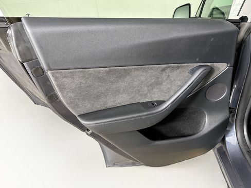 Used 2023 Tesla Model Y Long Range image 27