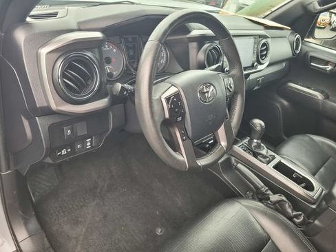 Used 2020 Toyota Tacoma TRD Off-Road w/ TRD Premium Off Road Package RWD image 12