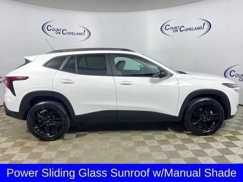 Certified 2024 Chevrolet Trax ACTIV w/ Sunroof Package FWD image 8
