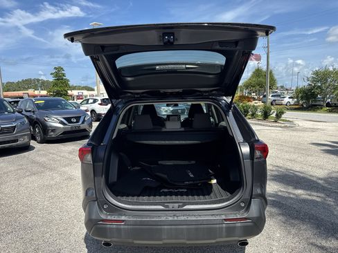 Used 2019 Toyota RAV4 XLE AWD/4WD image 12