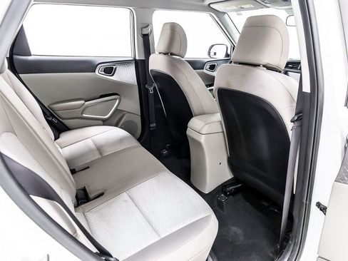Used 2022 Kia Soul LX FWD image 35