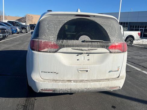 Used 2020 Chrysler Pacifica Touring-L w/ S Appearance Package image 8