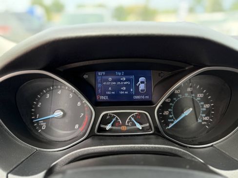 Used 2014 Ford Focus SE w/ SE Winter Package FWD image 11