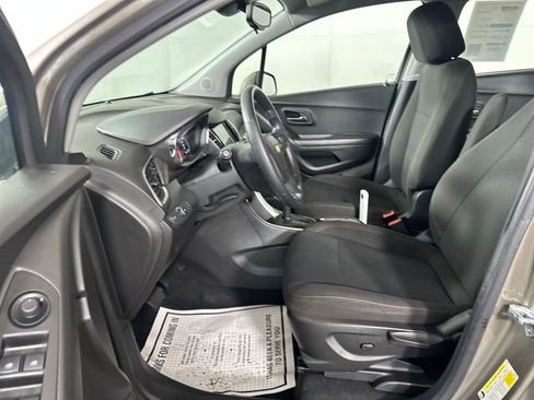 Used 2020 Chevrolet Trax LS image 11
