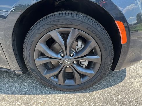 Used 2019 Chrysler Pacifica Touring Plus FWD image 9