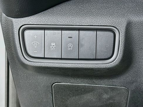 Used 2025 Kia Soul LX w/ LX Technology Package FWD image 17