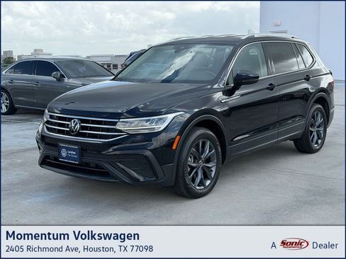Certified 2022 Volkswagen Tiguan SE image 1