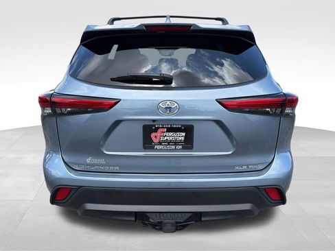 Used 2022 Toyota Highlander XLE AWD/4WD image 6