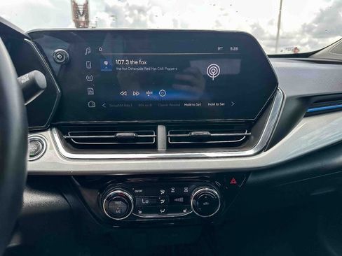 Used 2025 Chevrolet Trax LT w/ Driver Confidence Package FWD image 30