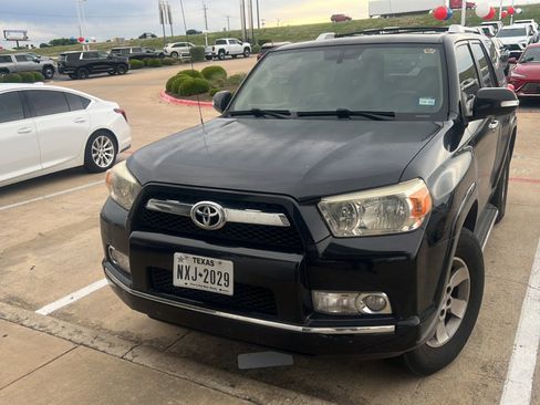 Used 2013 Toyota 4Runner SR5 w/ Convenience Pkg image 3