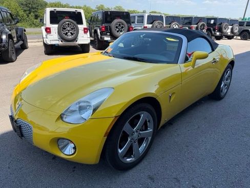 Used 2007 Pontiac Solstice Convertible w/ Preferred Package RWD image 7