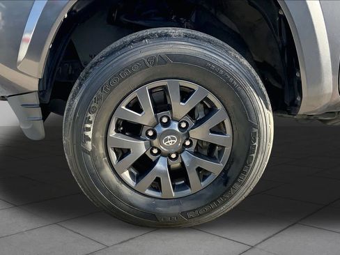 Used 2022 Toyota Tacoma SR5 AWD/4WD image 11