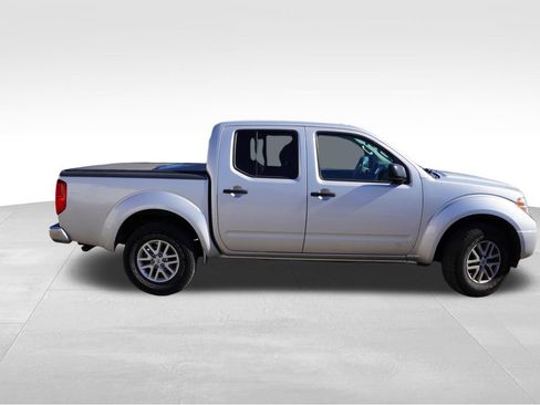 Used 2016 Nissan Frontier SV AWD/4WD image 2
