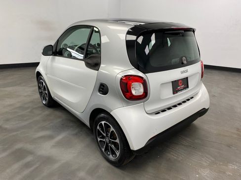 Used 2016 smart fortwo passion image 4