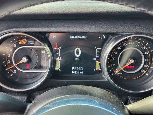 Used 2020 Jeep Wrangler Unlimited Sahara AWD/4WD image 30
