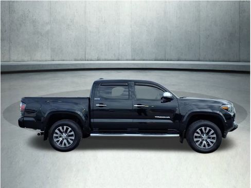 Used 2021 Toyota Tacoma Limited image 8