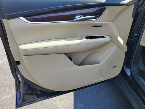 Used 2017 Cadillac XT5 Premium Luxury image 19