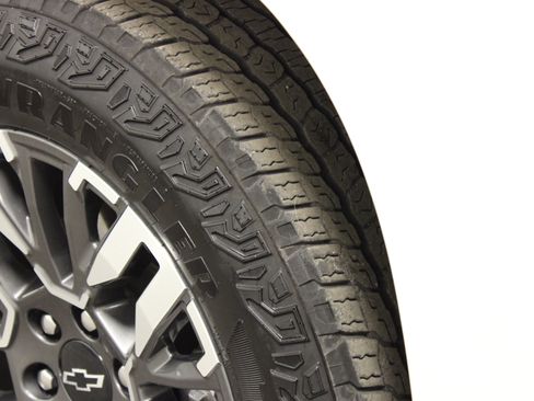 Used 2025 Chevrolet Suburban Z71 image 11