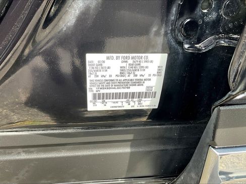 Used 2020 Ford Explorer XLT w/ Equipment Group 202A AWD/4WD image 18