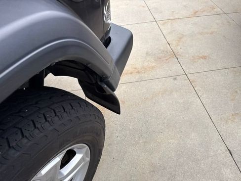 Used 2018 Jeep Wrangler Sport AWD/4WD image 30